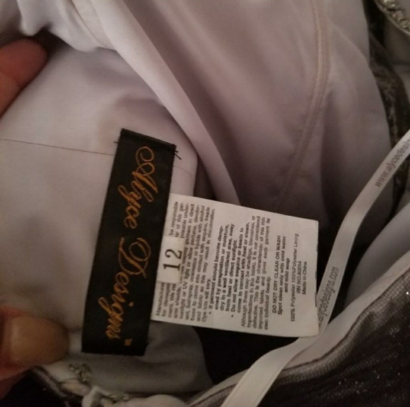 ⭐⭐⭐⬇***Prom Dress*** - Picture 2 of 8